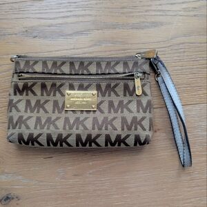 Michael Kors wristlet